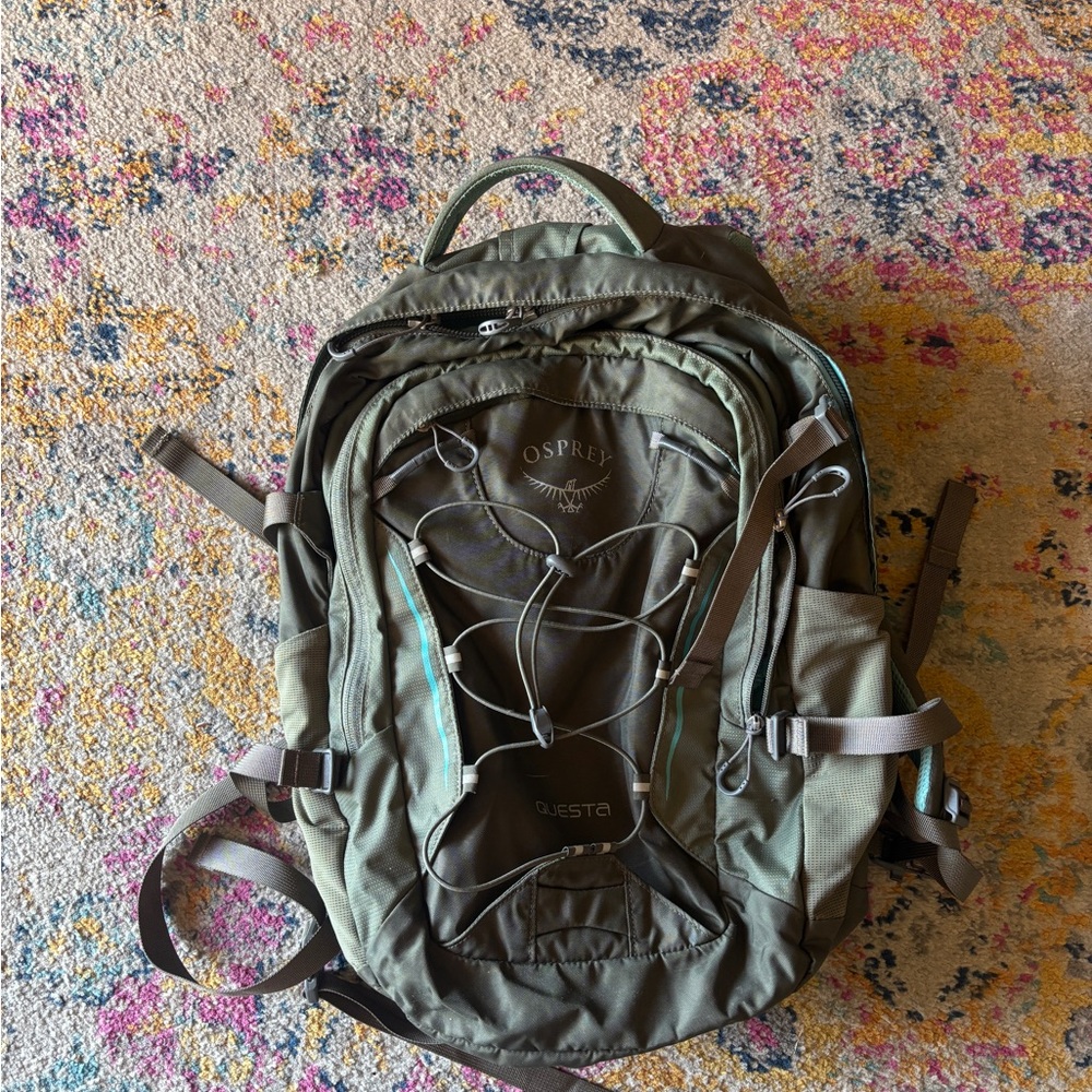 24seven Series Osprey Questa Backpack